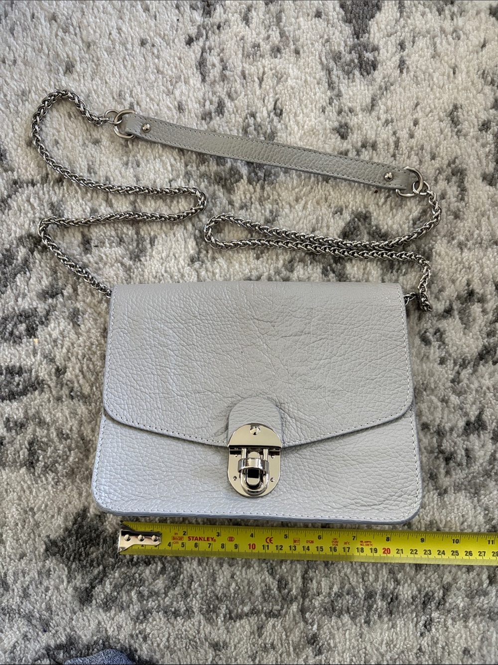 Leather made in Italy Chain Shoulder Bag in Light Gray